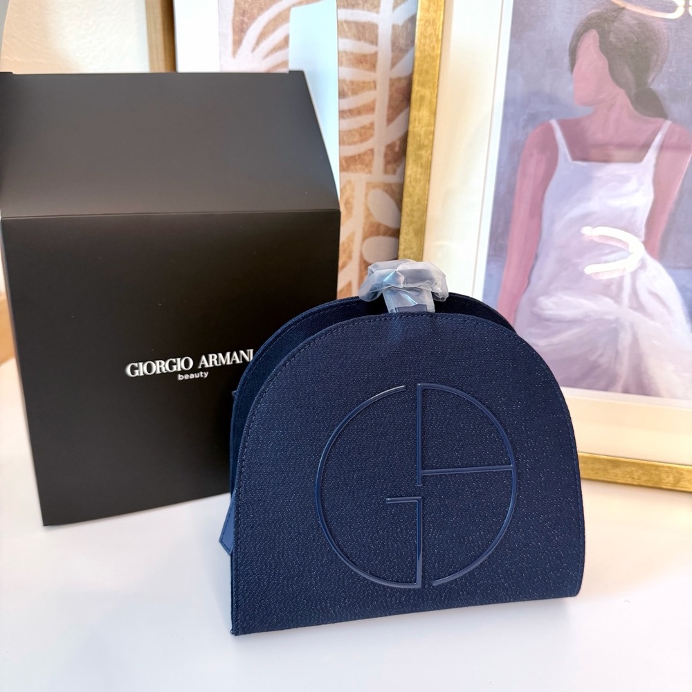 Giorgio Armani Cosmetic Bag with Wristlet‎